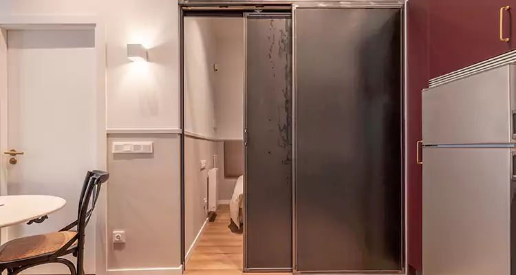 We Fix Closet Sliding Door in DeLand, FL 